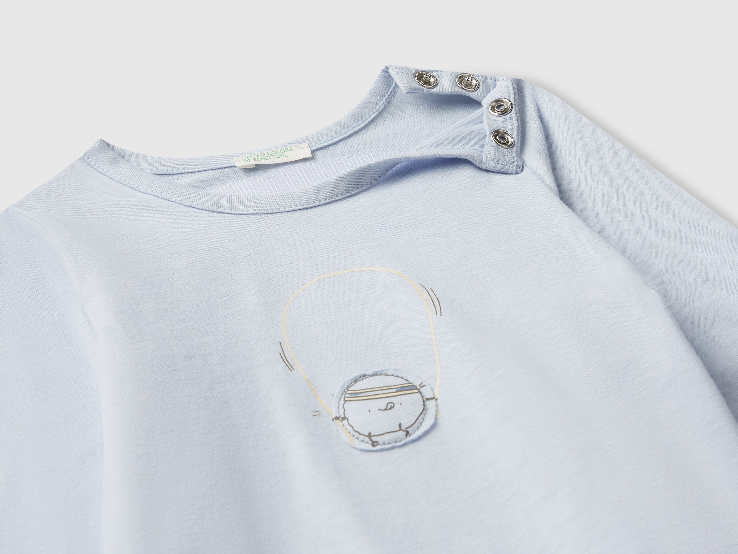 T-shirt com estampa e patch - ucb_image_DS1
