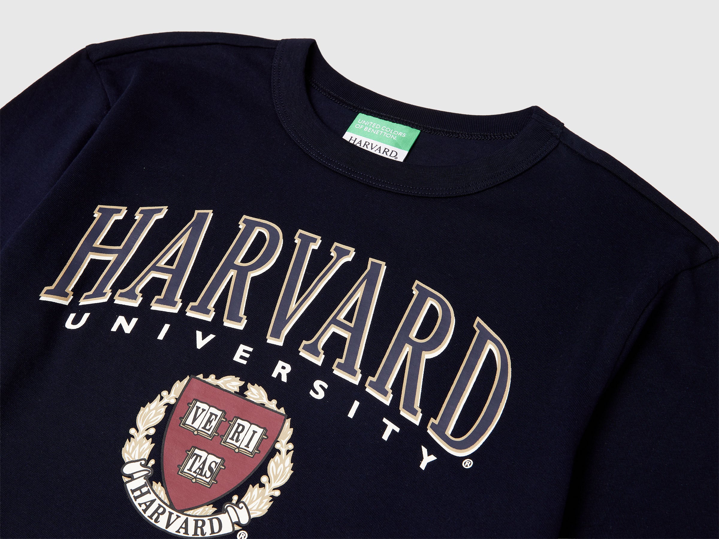 T-shirt ©Harvard University - ucb_image_DS1