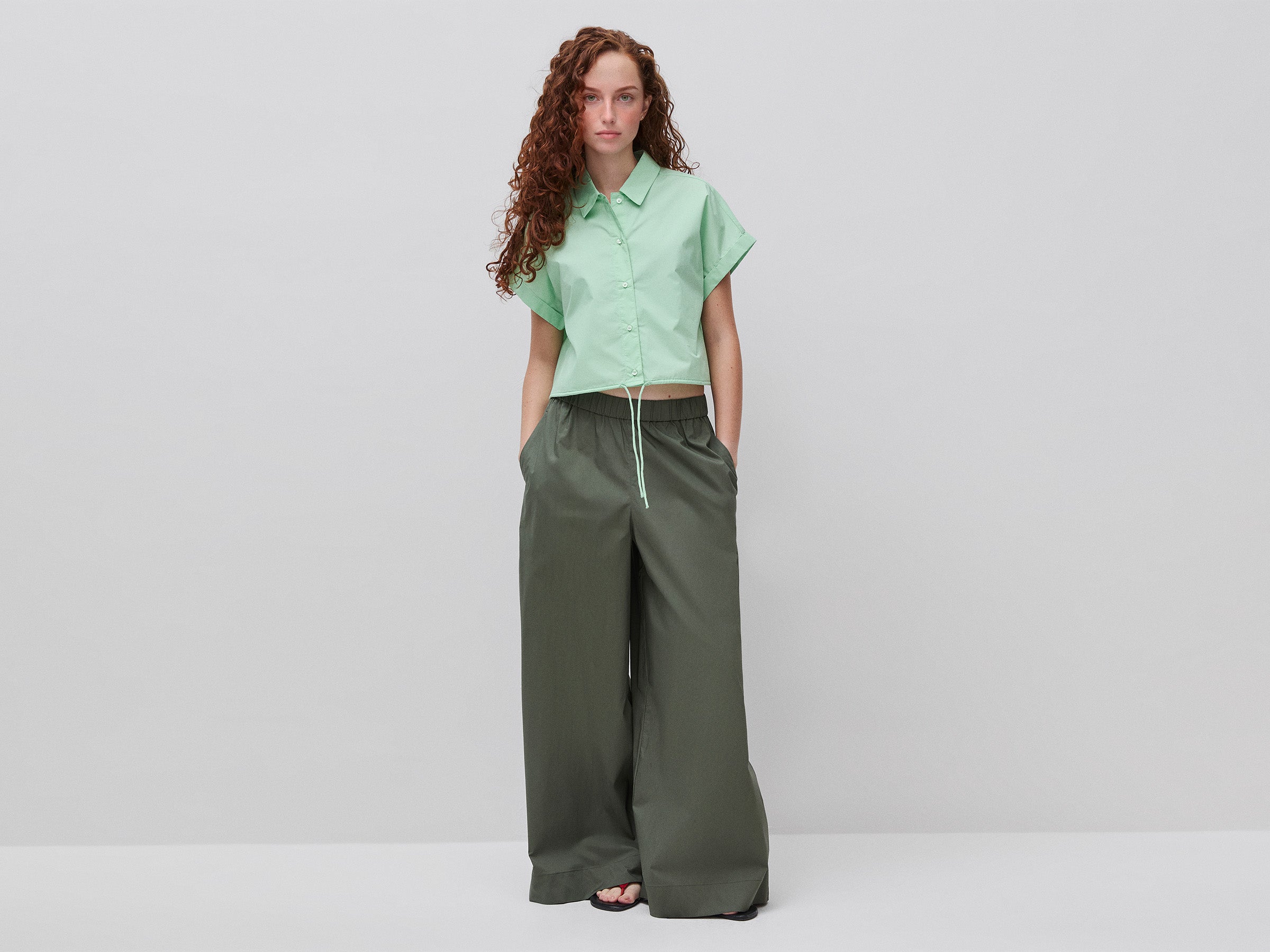 Camisa cropped com cordão de ajuste - ucb_image_FY
