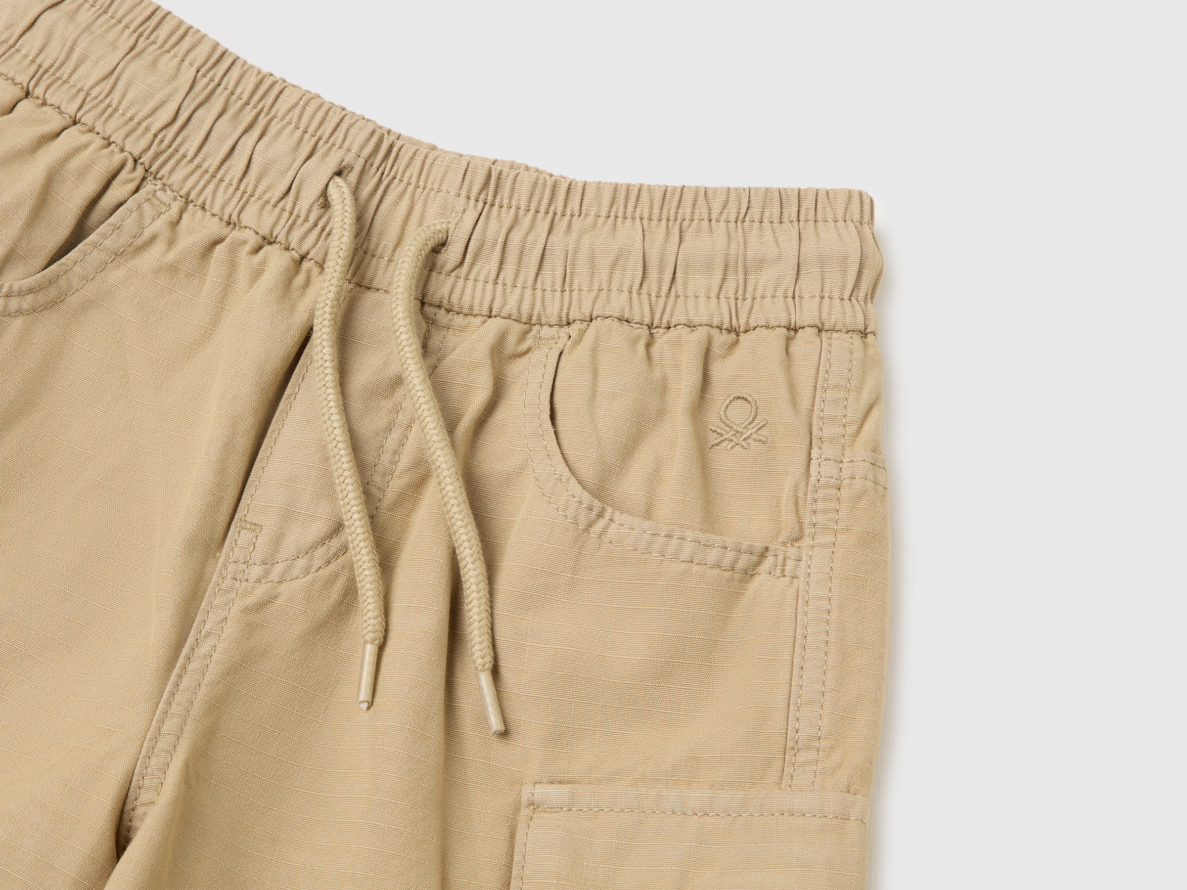 Bermuda shorts with pockets - ucb_image_DS1