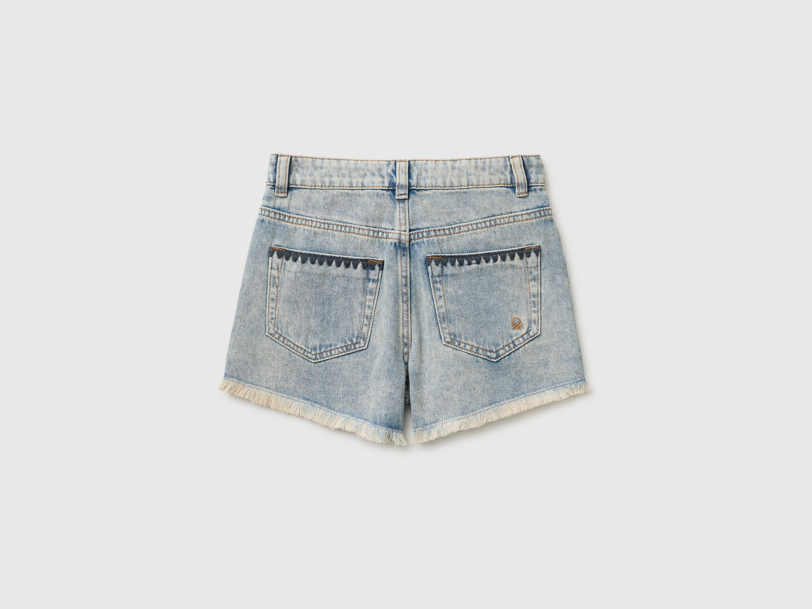 Shorts de jeans com bordados - ucb_image_BS