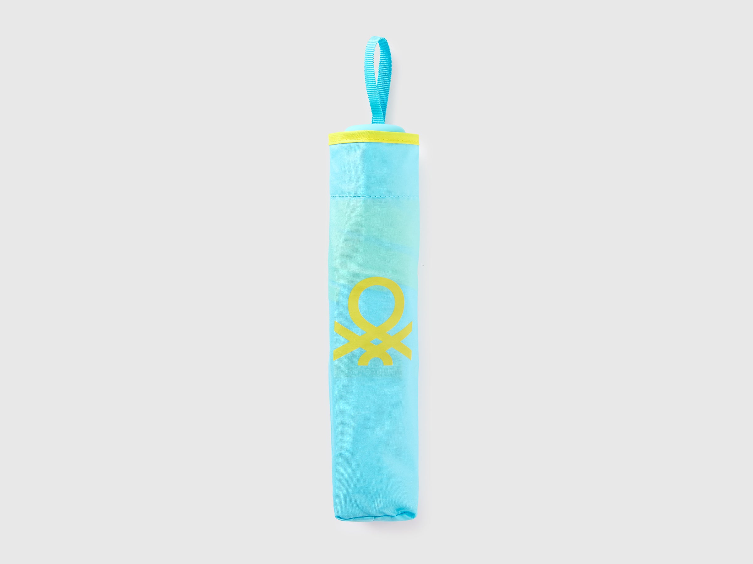 Blue umbrella - ucb_image_FS