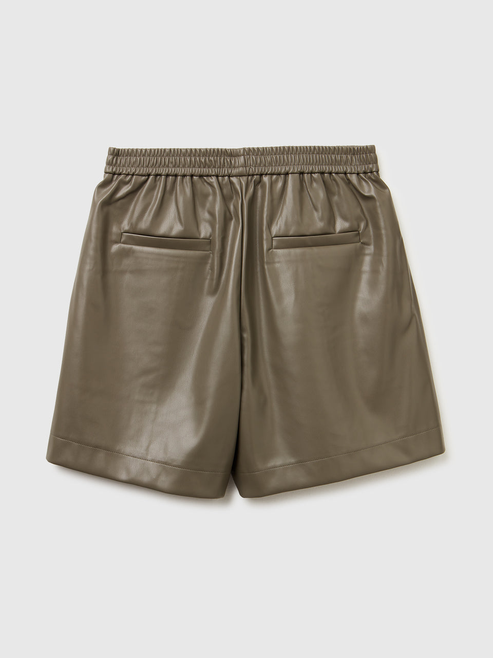 Bermudas em tecido efeito pele - ucb_image_BS