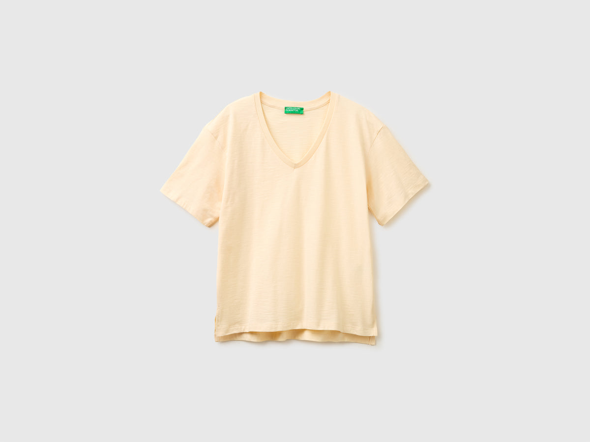 V-neck t-shirt in lightweight cotton - ucb_image_FS