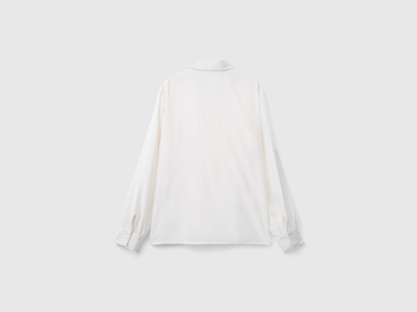 Camisa com decote em V - ucb_image_BS