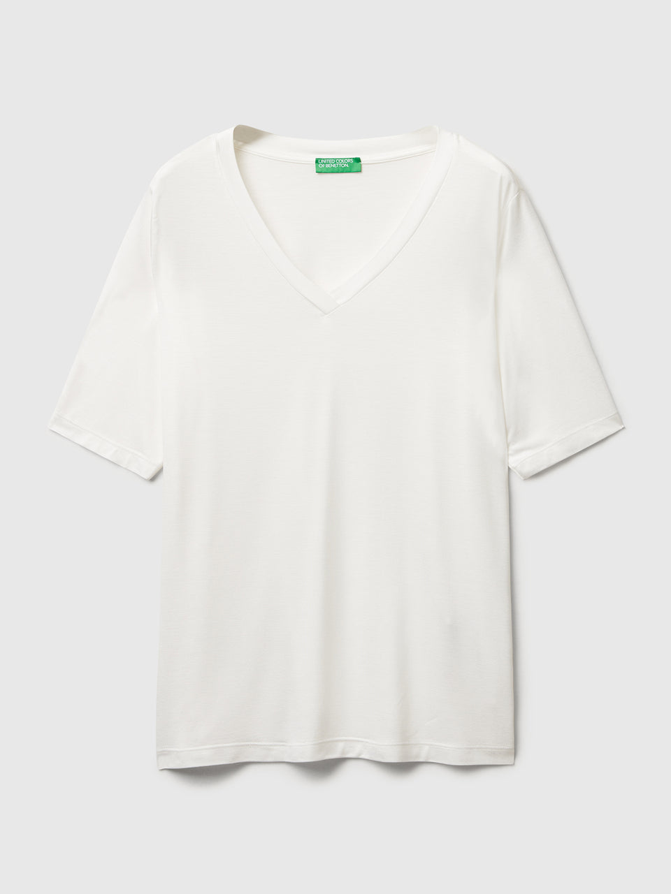 T-shirt decote em V em viscose stretch - ucb_image_FS