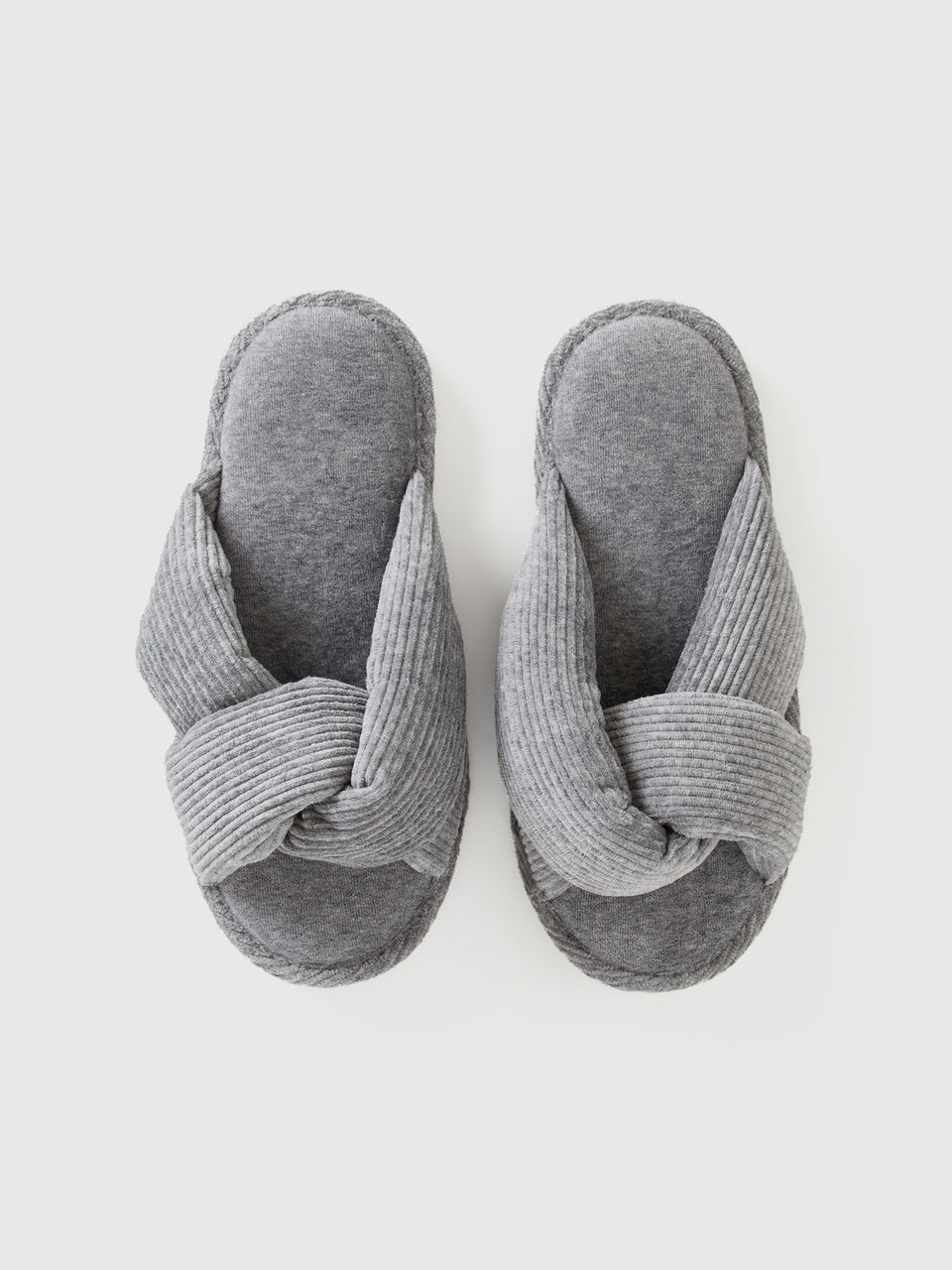 Pantufas com cabedal entrelaçado - ucb_image_BS