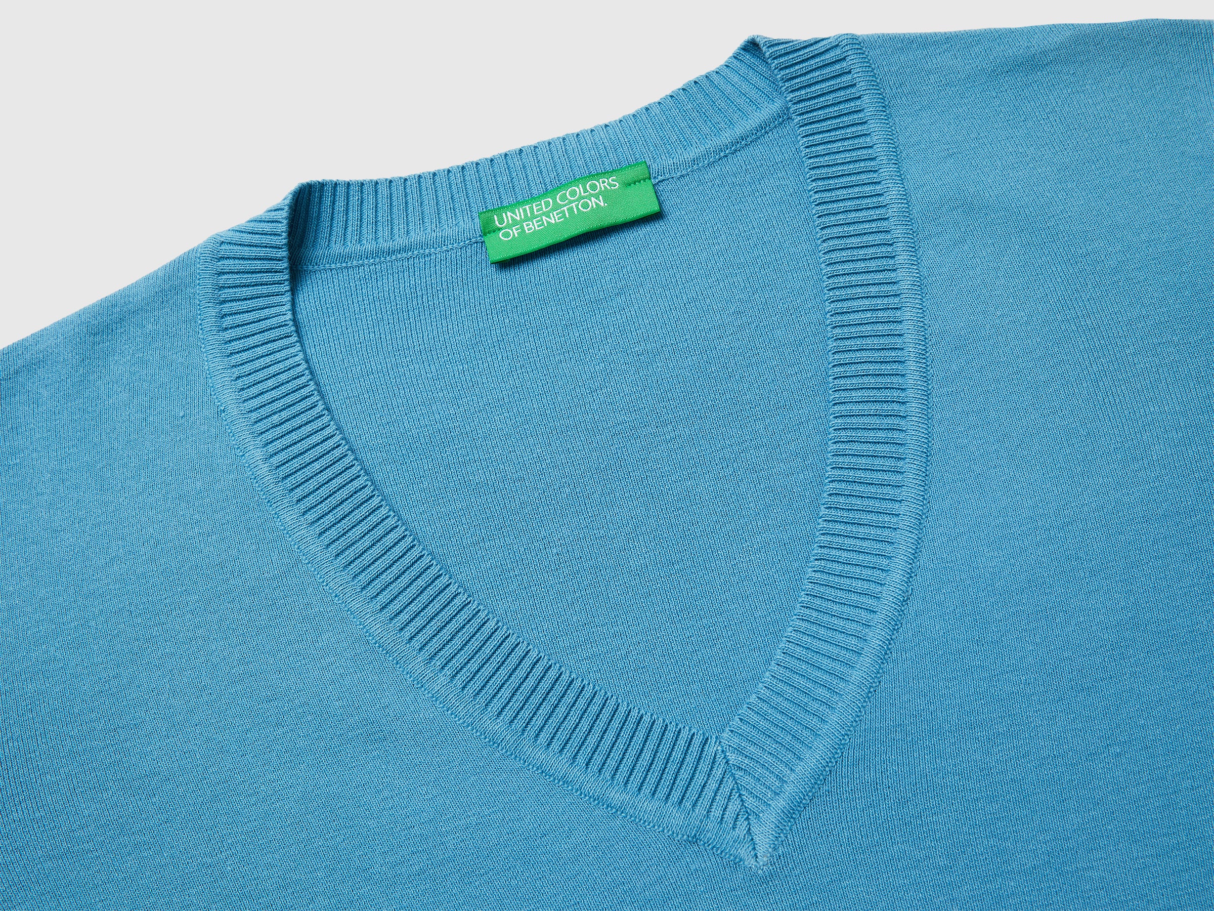 Powder blue V-neck sweater in cotton tricot - ucb_image_DS1