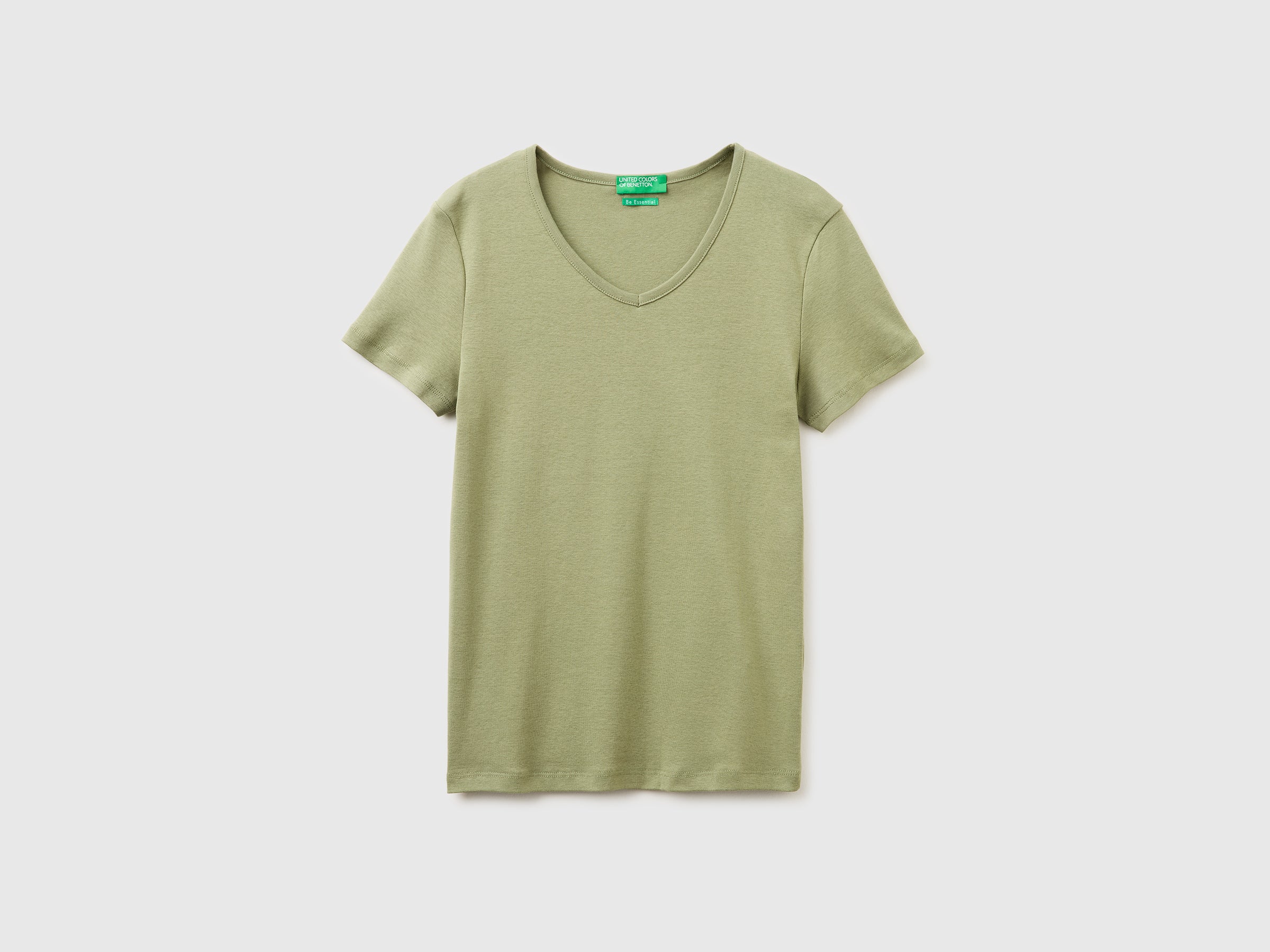 Slim fit t-shirt with V-neck - ucb_image_FS