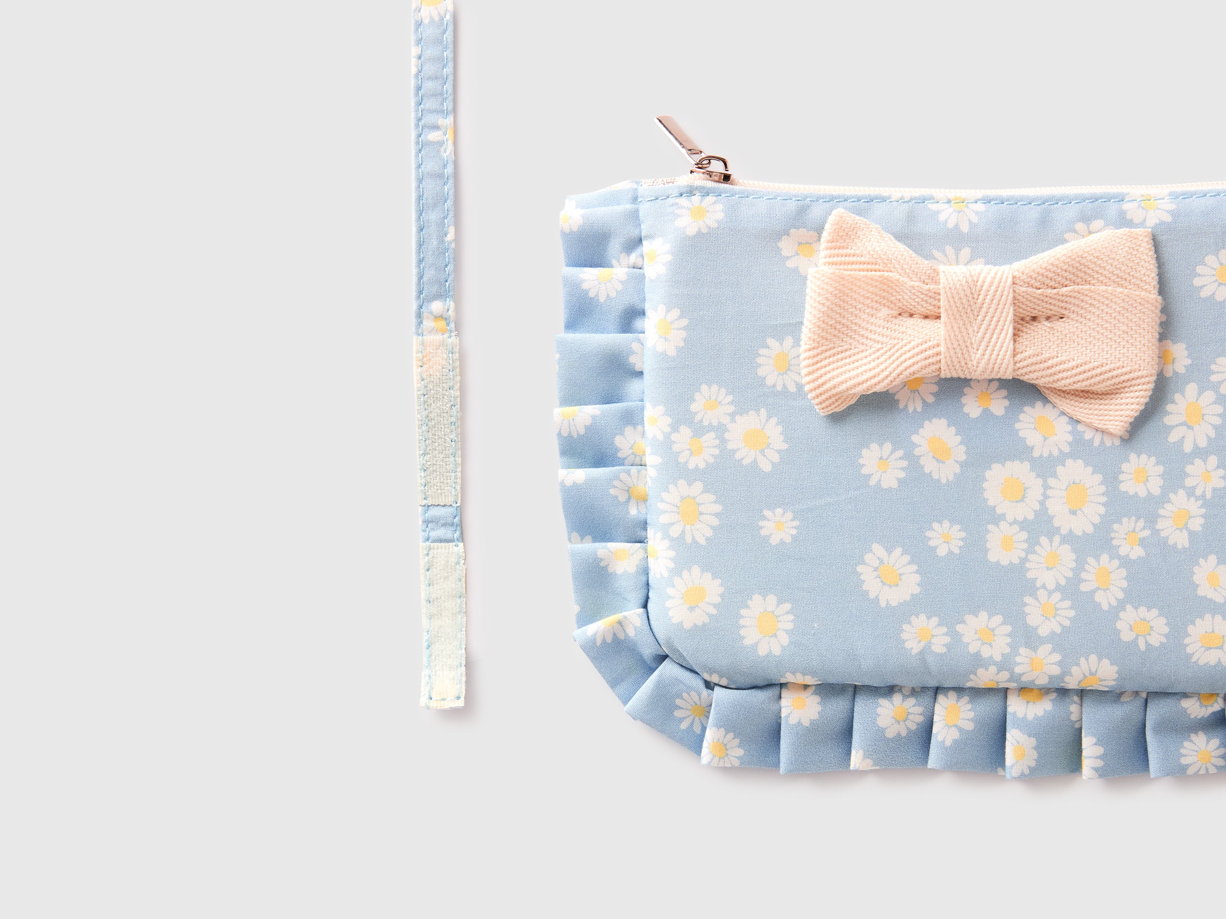 Bag with rouches and bow - ucb_image_DS1
