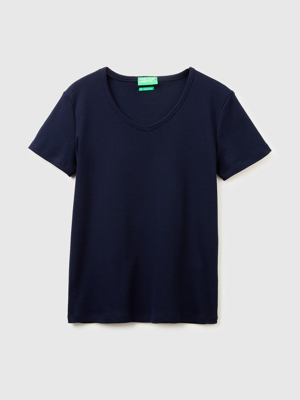 Slim fit t-shirt with V-neck - ucb_image_FS