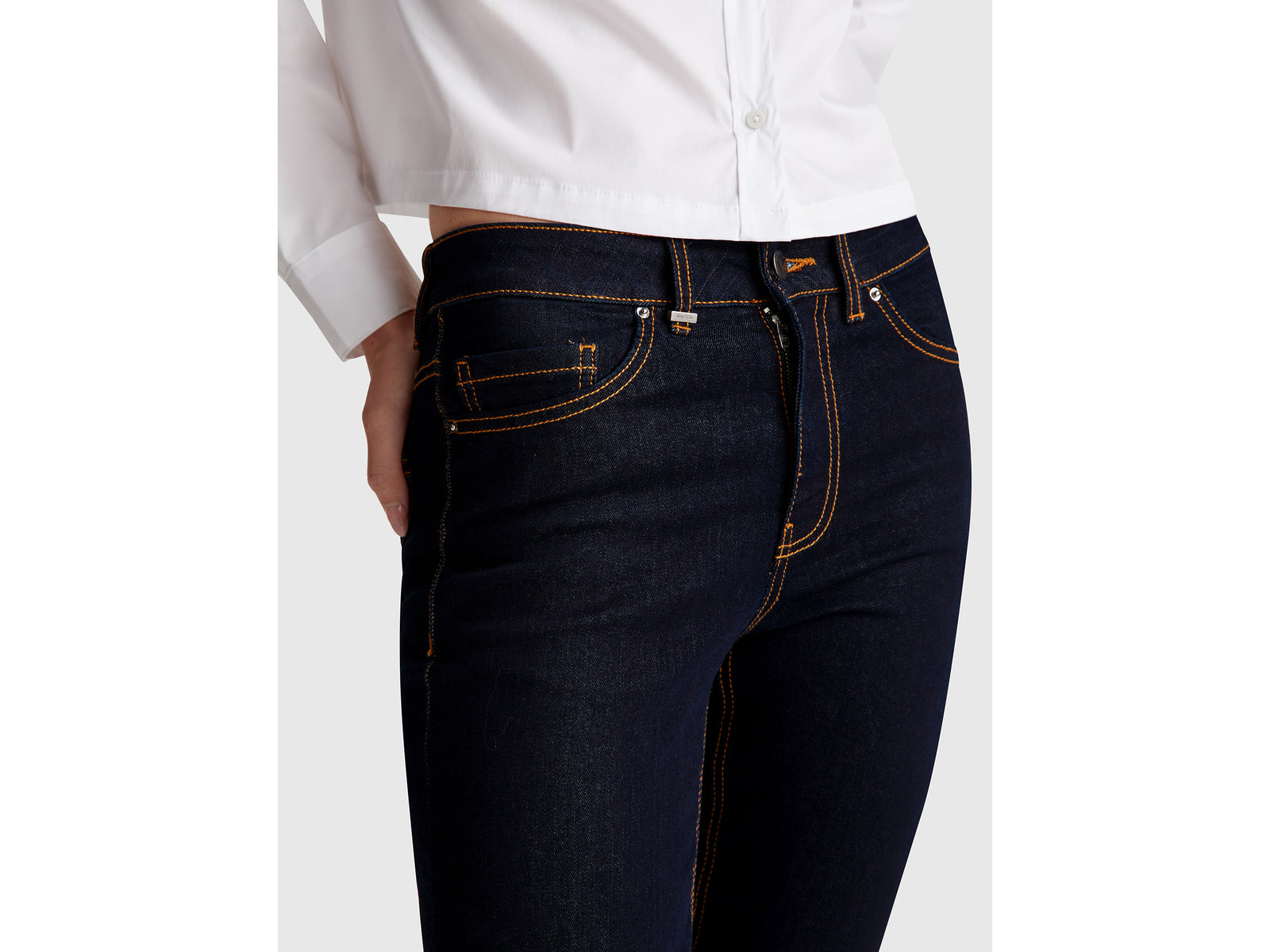 Cropped cotton jeans 