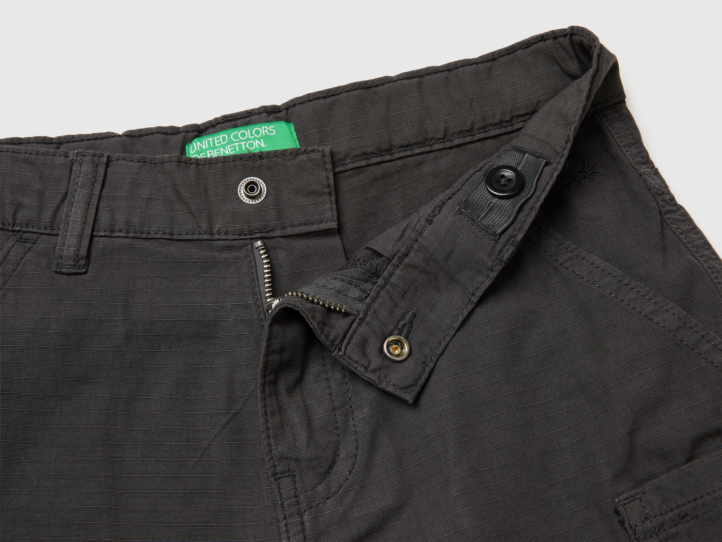 Bermuda shorts with pockets - ucb_image_DS1