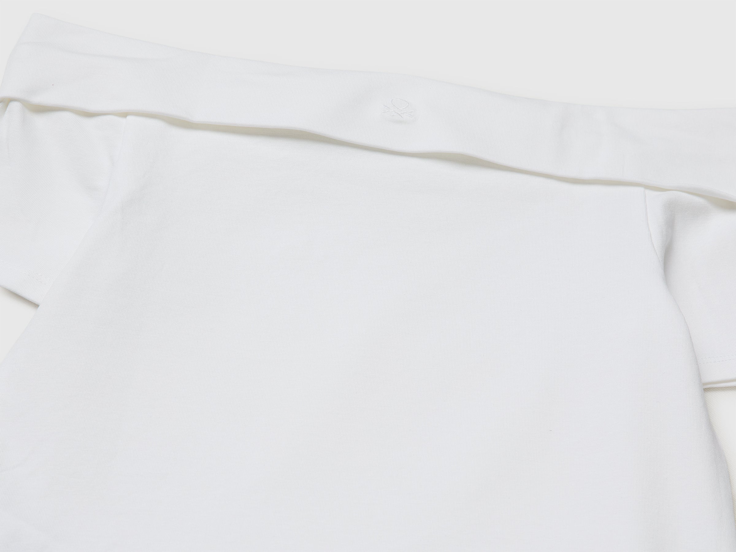 Boat-neck T-shirt - ucb_image_DS1