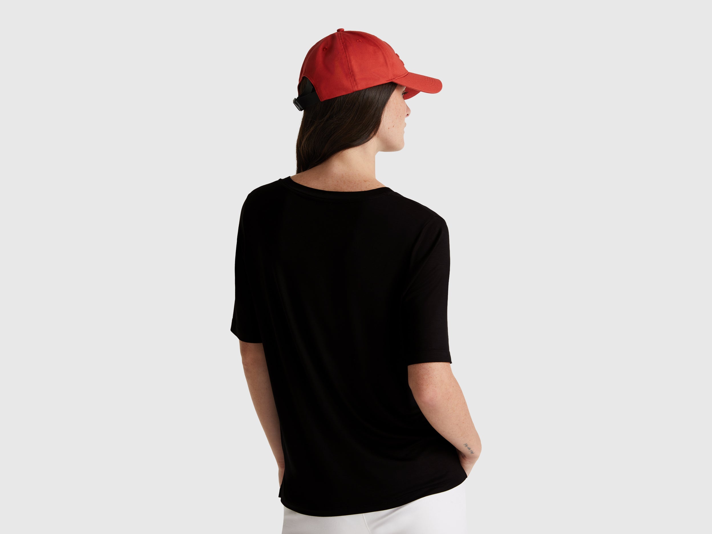 T-shirt decote em V em viscose stretch - ucb_image_B