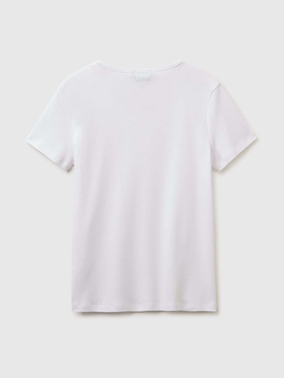 Slim fit t-shirt with V-neck - ucb_image_BS