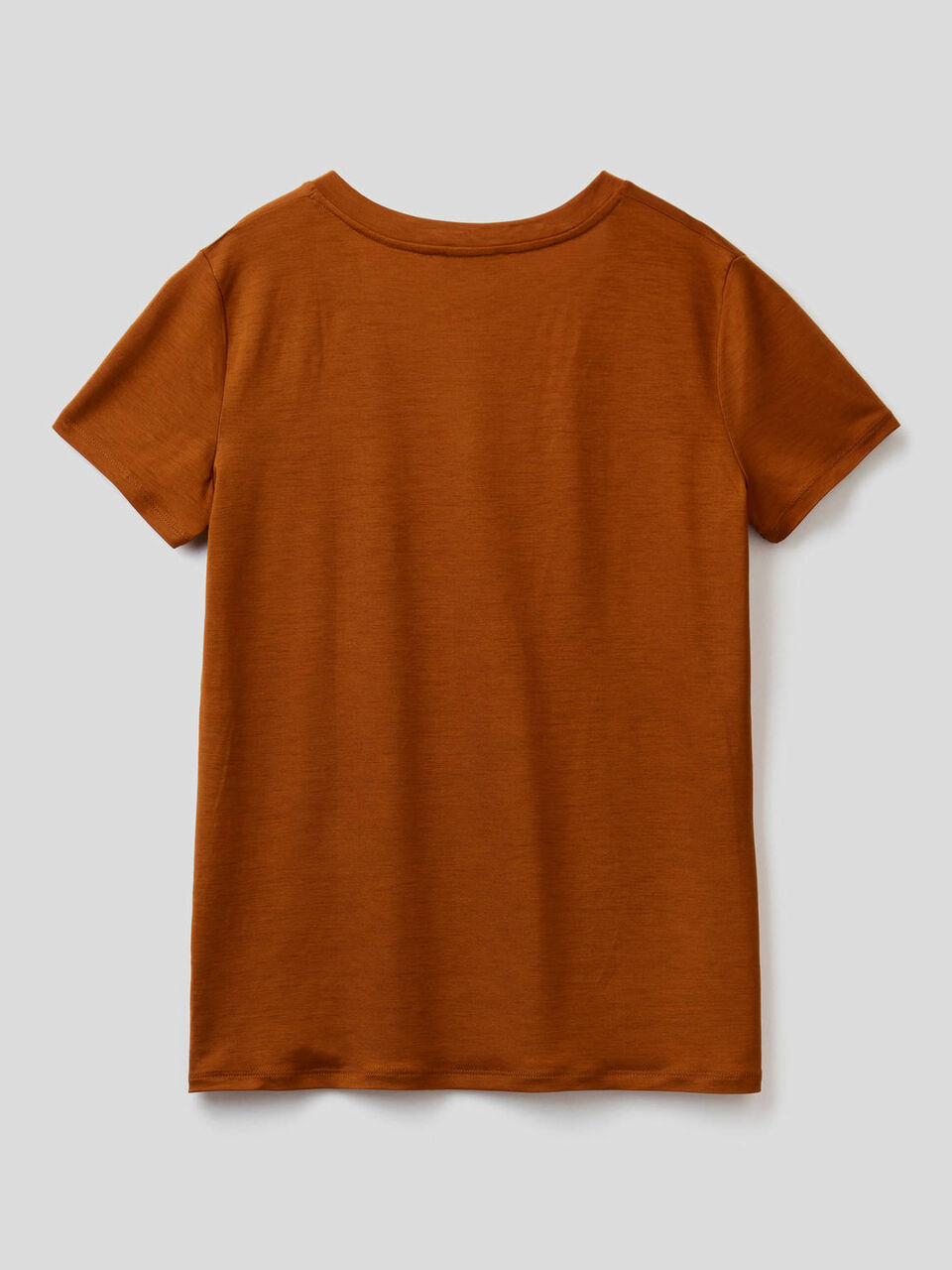T-shirt avec col en V image number 2
