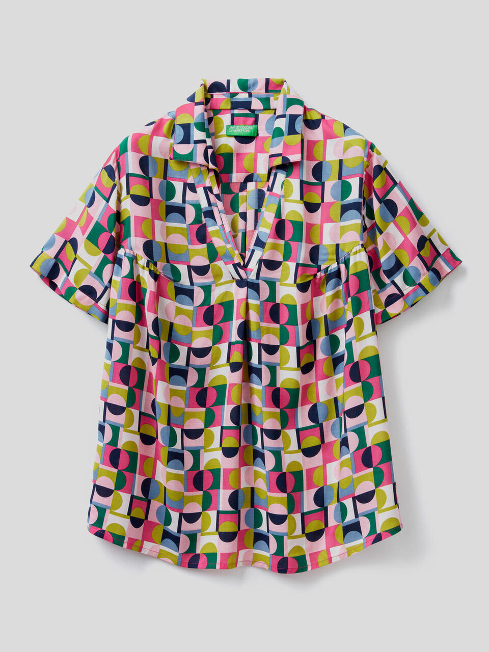 Blouse à manches courtes avec col en V image number 1