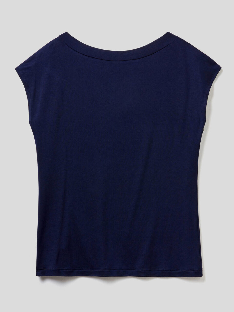 T-shirt fluide avec col en V image number 2