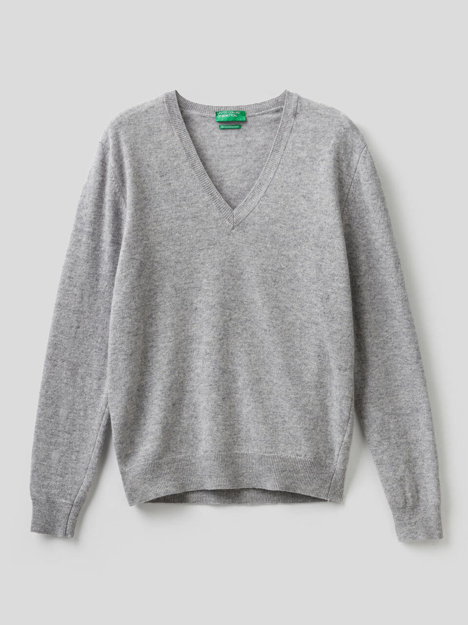 Pull avec col en V en pure laine vierge image number 1