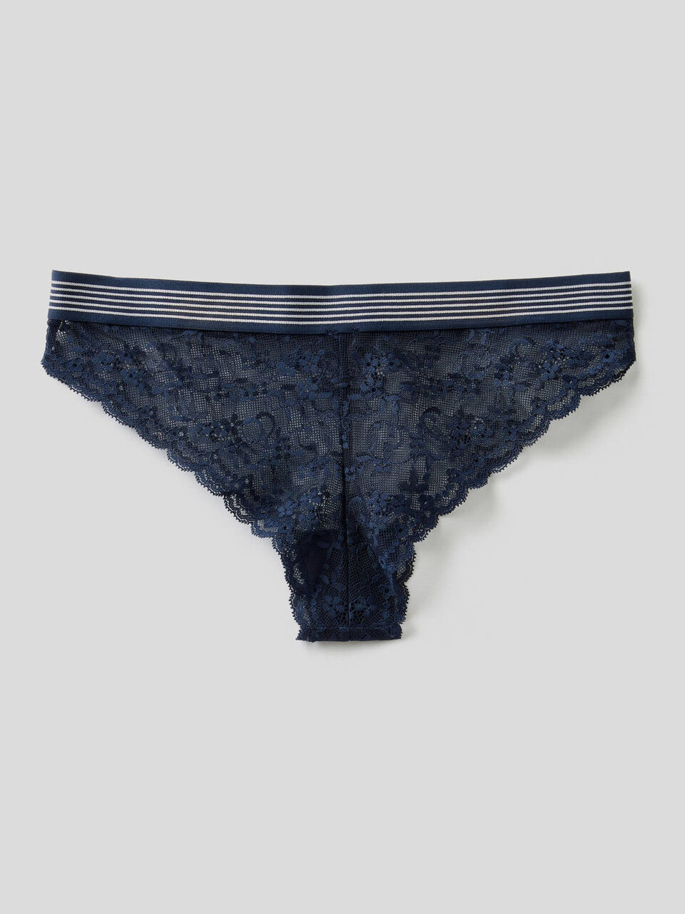 Slip brésilien en dentelle image number 2