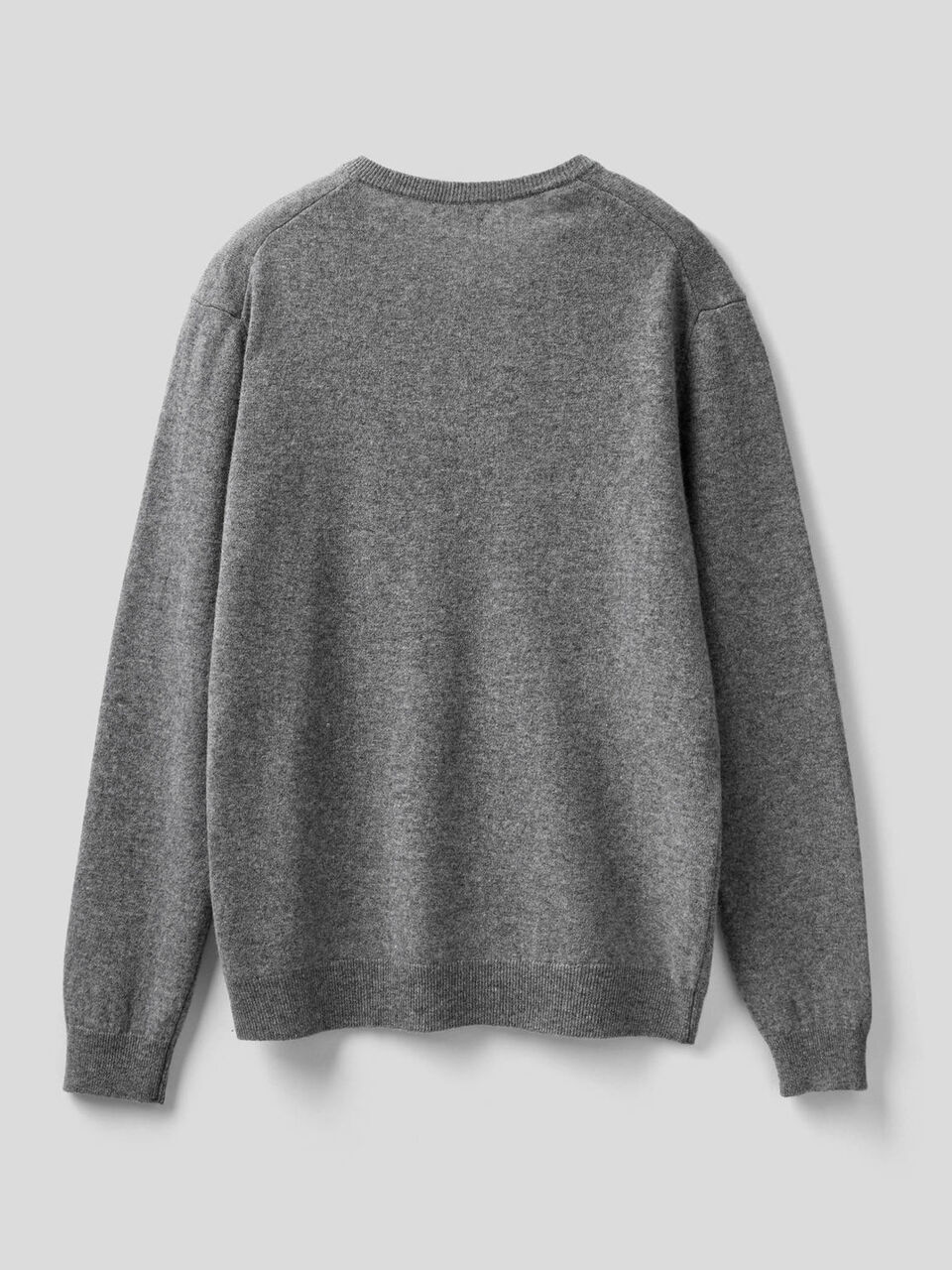 Pull col en V en pure en laine vierge image number 2