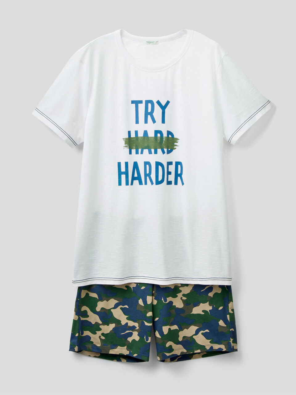 Pyjama t-shirt et bermuda image number 1