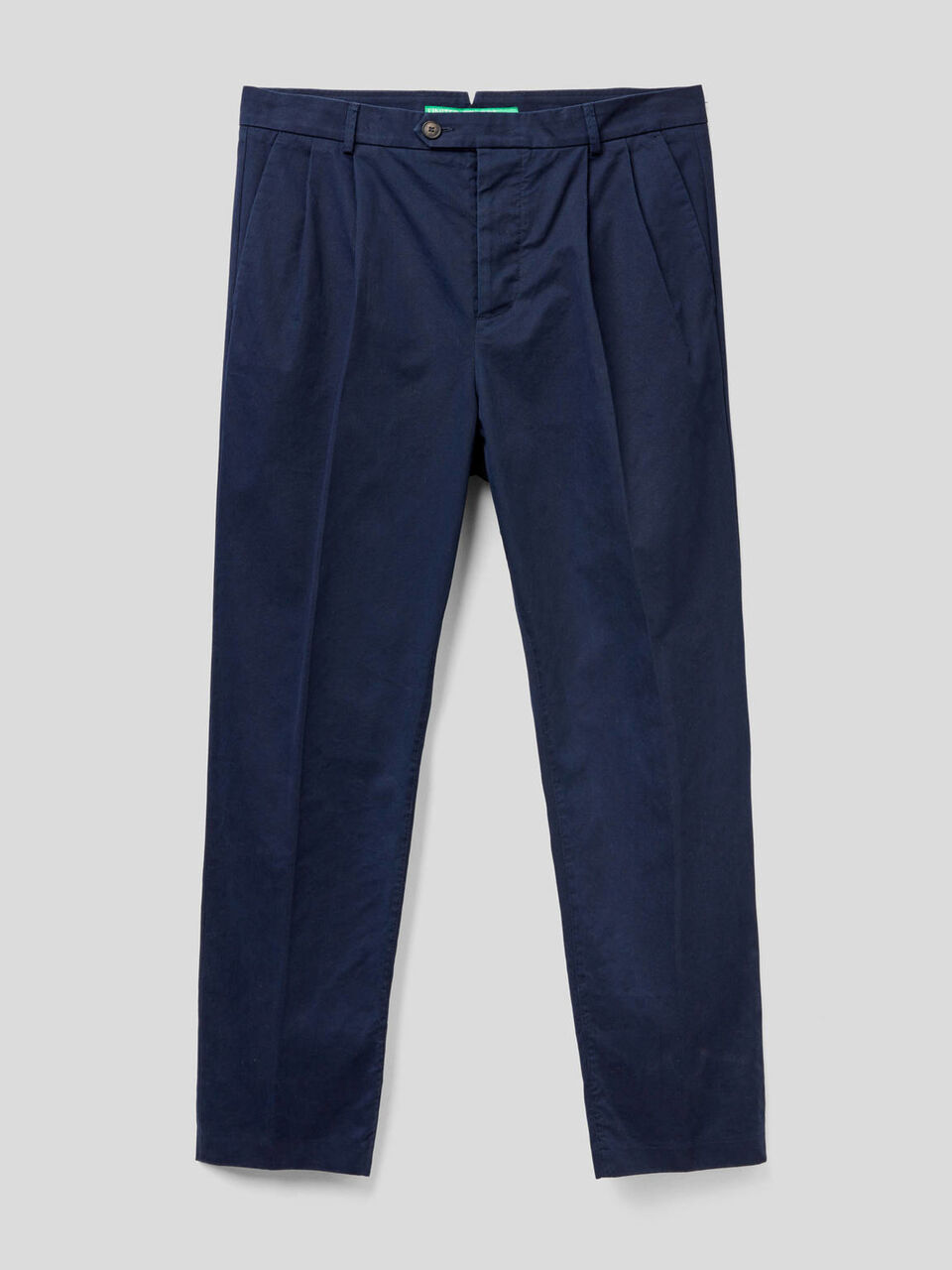 Pantalon coupe carrot en 100% coton image number 1