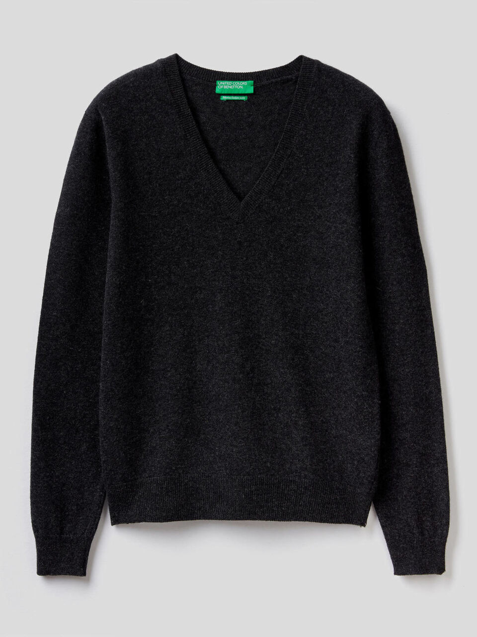 Pull avec col en V en pure laine vierge image number 1