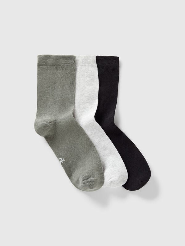 Trois paires de chaussettes en coton 