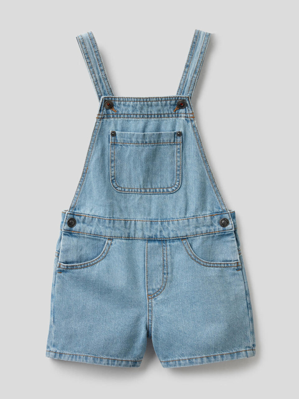 Salopette courte en denim de 100% coton image number 1