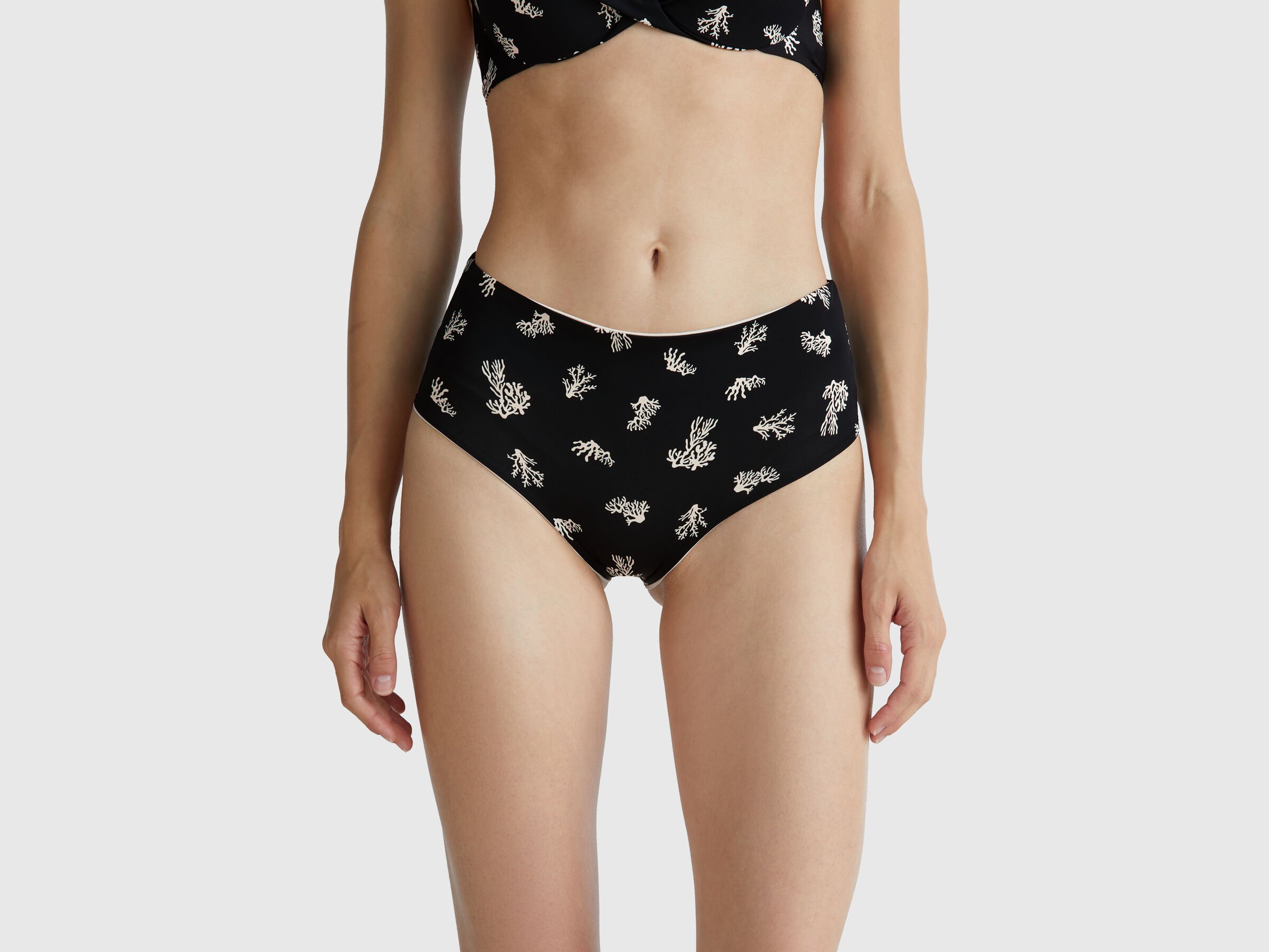 SWIMMING BRIEFS Femme image number 0