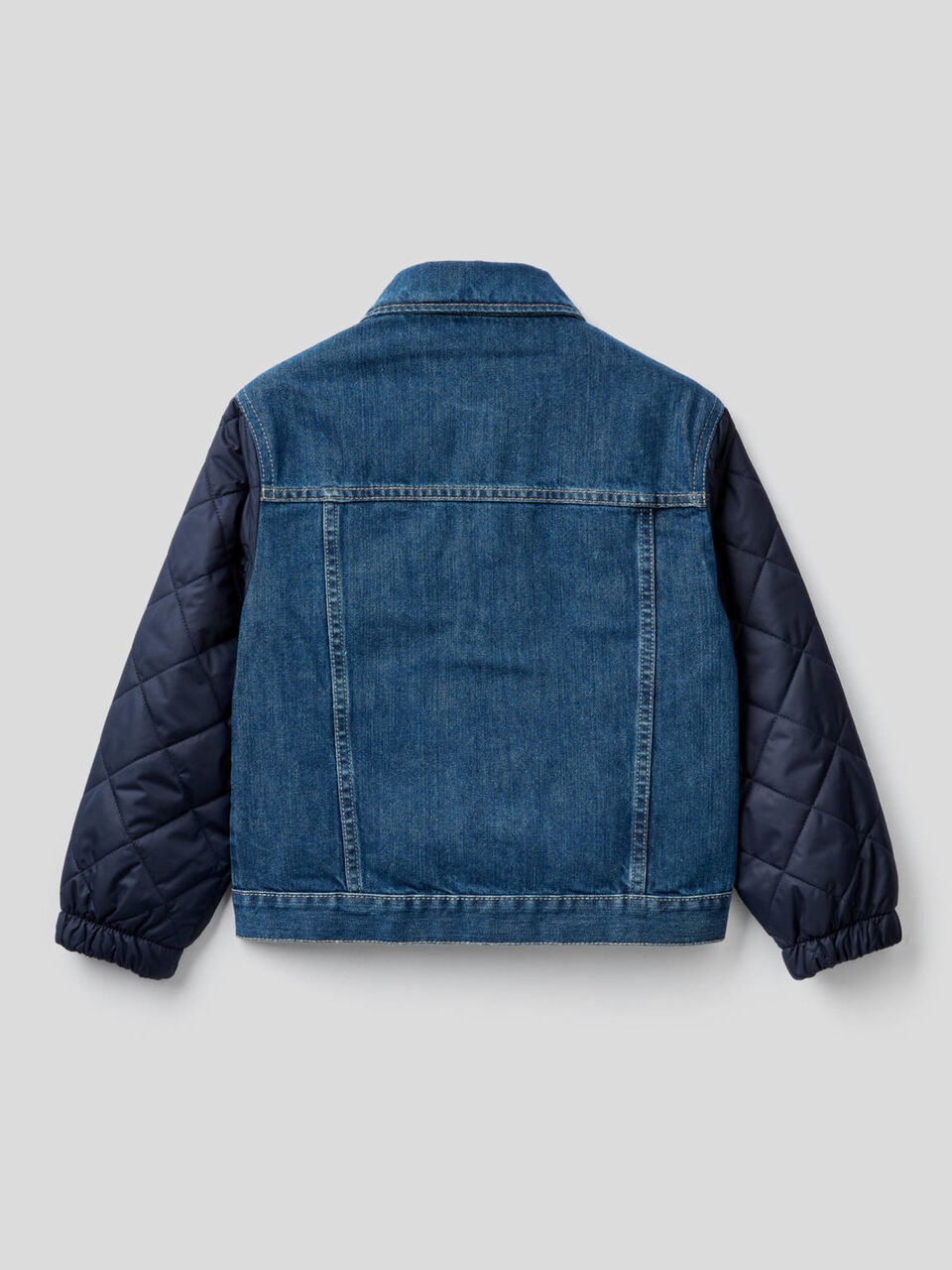 Blouson en jeans avec détails matelassés image number 2