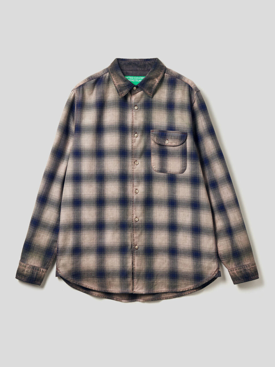 Chemise à carreaux et écussons image number 1