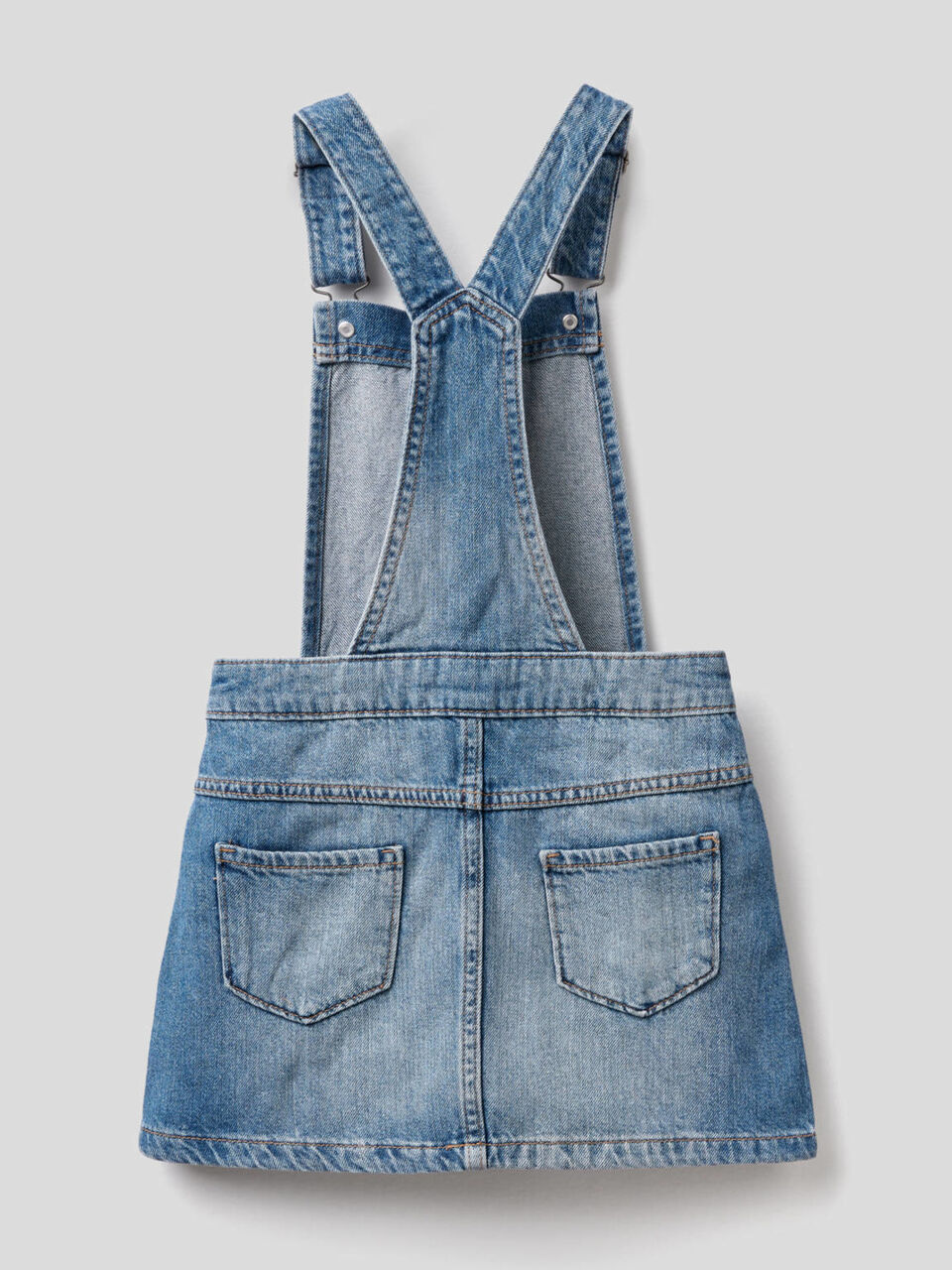 Jupe salopette en denim de pur coton image number 2