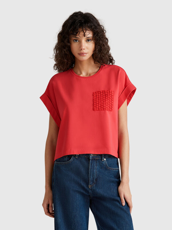 T-shirt avec poche macramé Femme