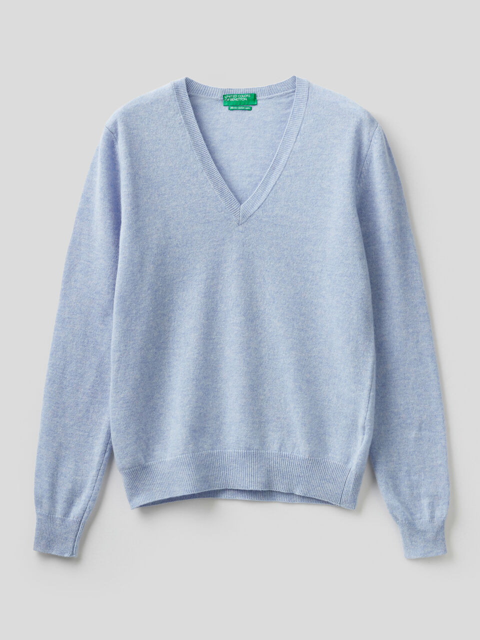 Pull avec col en V en pure laine vierge image number 1