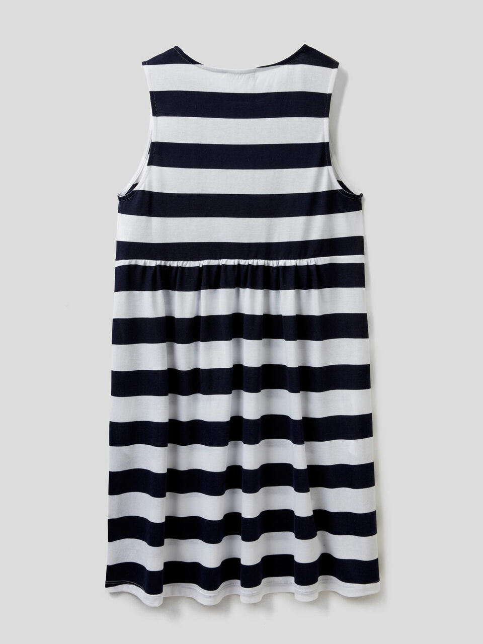 Robe courte sans manches à rayures image number 2