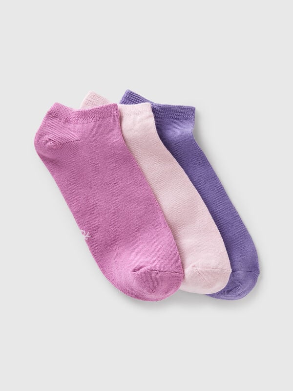Trois paires de chaussettes courtes