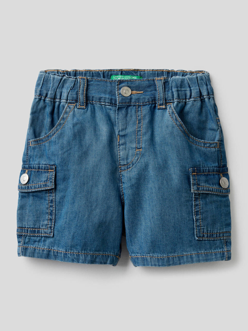 Bermuda cargo en jeans léger image number 1