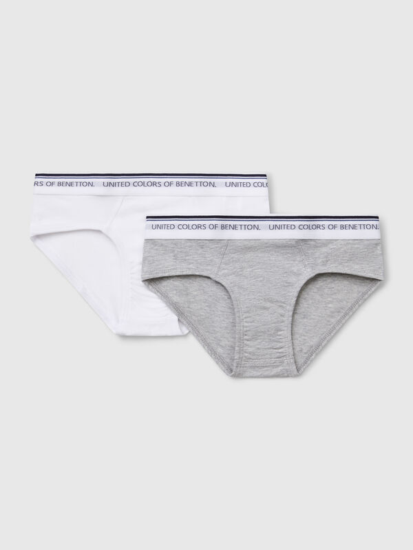 Deux slips avec élastique de marque Garçon