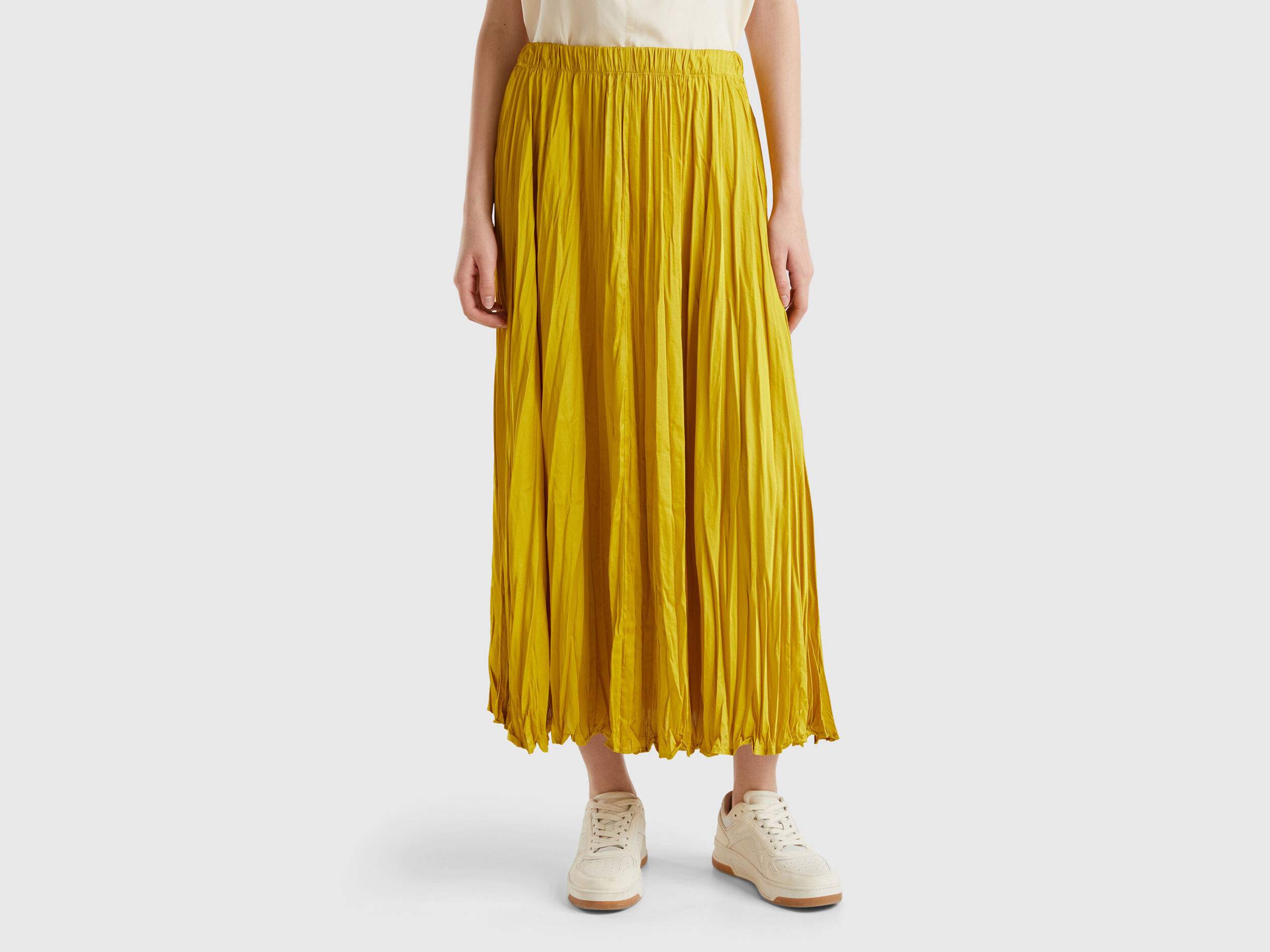 Jupe plissee en satin Moutarde Benetton