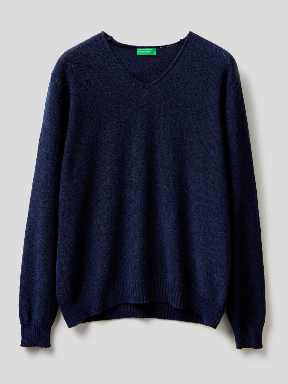 Pull avec col en V image number 1