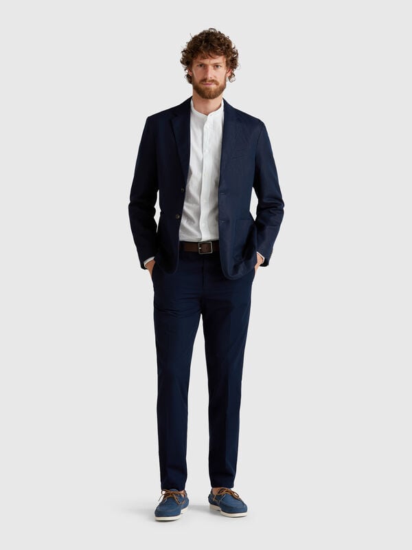 Chino coupe slim en coton léger Homme