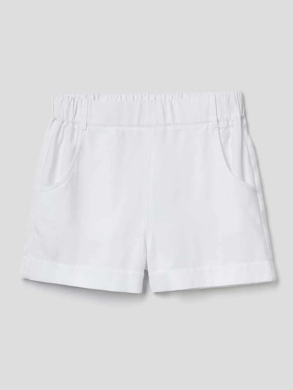 Short uni avec revers image number 1