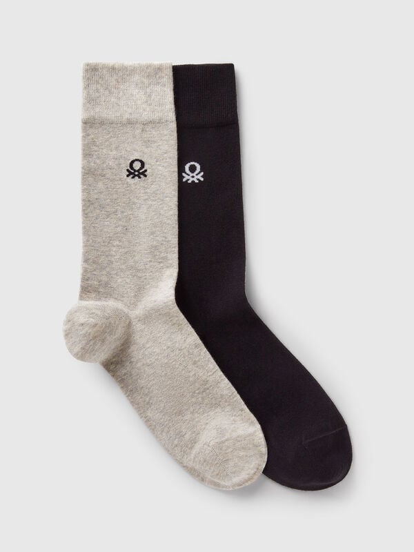 Deux paires de chaussettes hautes