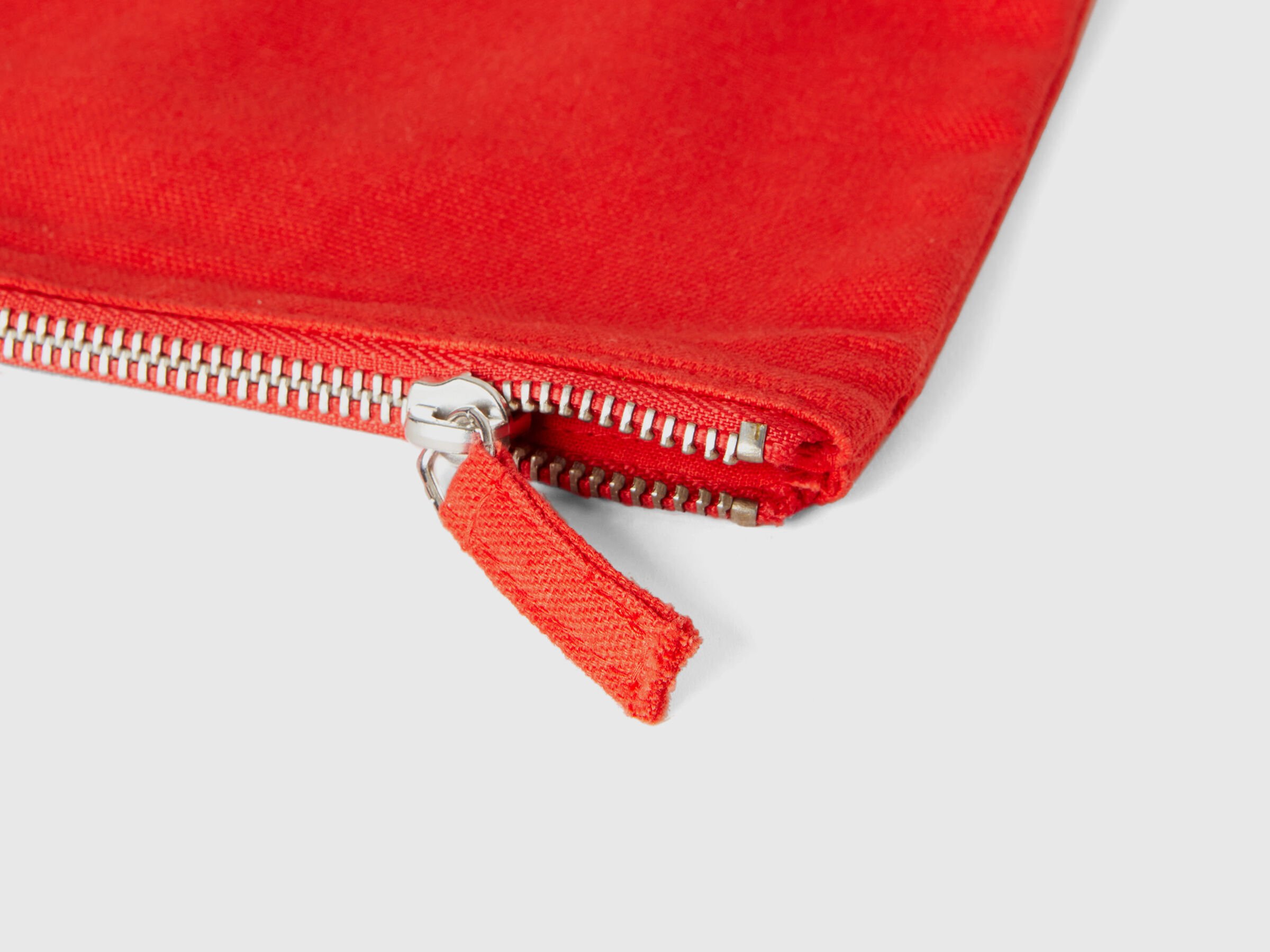 Red clutch in pure cotton image number 2