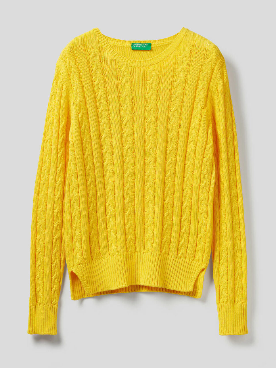 Pull en coton avec torsades. image number 1