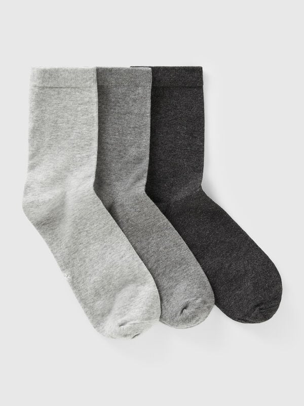 Trois paires de chaussettes longues en coton extensible