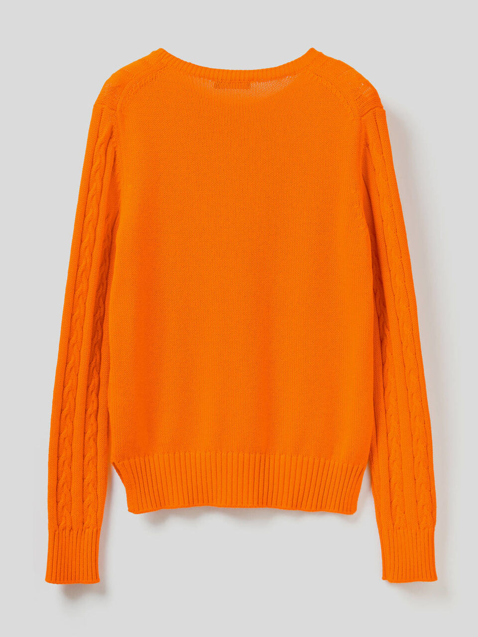 Pull en coton avec torsades. image number 2